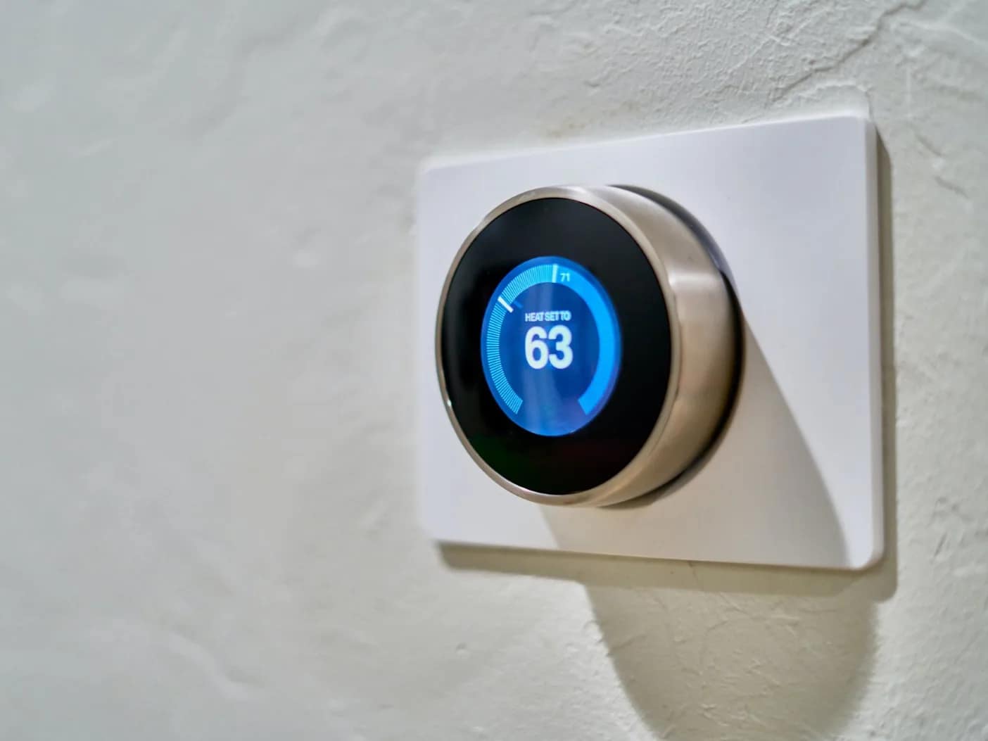 Smart thermostat supply and installation in Yellowknife Smart thermostat mounted on wall